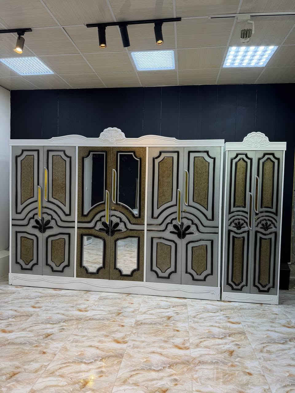 غرفة اخشاب  بسعر مليون فقط 

⚜️تفاصيل الغرفة ....⚜️

صاج خارج ٤ملم ام دي اف 🪭
وداخل معاكس ٣ملم 
صبغ مرمري درجة اولى 

عدد القطع  ٧ قطع 😍
1 //جرباية  قياس  ١٦٠ × ٢٠٠ 
//ميز جانبي ايسر قياس ٥٠
2// وميز  جانبي  قياس ٥٠
3// زاوية ارتفاع مترين عرض ٨٠
4// وميز بلازمه  
5//وميز مراية ارتفاع مترين عرض ١٢٠
6// وكنتور ٦ باب  ارتفاع مترين و١٥ طول ٣ متر و١٥

(توصيل مجاني مركز بغداد )
التوصيل يشمل الشد مجاني 🔥
(اطراف ٥٠)
باقي المحافضات حسب البعد


**إذا كنت صاحب هذا الإعلان وتريد حذفه لأي سبب، رجاءا أرسل رسالة إلى الدعم الفني**