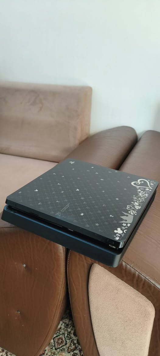 السلام عليكم توفره وجبه اجهزه بليستيشن 4
اجهزه نضيف لوك ستيكر لا مفتوح ولا مصلح  شرط الفحص مع ضمان استبدال 10 ايام اي خلل بل الجهاز يستبدل 
متوفر جمله / مفرد 

عروض بلي 4 انضمه / 12 

بلي 4 فات مهكر 12.00 كامل ملحقاته سعر 200 الف 
بلي 4 سلم مهكر 12.00 كامل ملحقاته سعر 250 الف 
بلي 4 برو مهكر 12.00 واحد تيره كامل ملحقاته 285 الف 

عروض بلي 4 انضمه / 9

بلي 4 فات مهكر 9.00 كامل ملحقاته سعر 210 الف 
بلي 4 سلم مهكر 9.00 كامل ملحقاته سعر 270 الف 
بلي 4 برو مهكر 9.00 واحد تيره كامل ملحقاته 300 الف 

جميع الانضمه مستقره بل التهكير ولا يوجد فرق 

متوفر جوستكات بلي 4 اصلي وتجاري 
متوفر كذالك جوستكات بلي 5 اصلي 

موقعنه نجف تشرفونه أهلا مسهلا بيكم 

متوفر توصيل جميع المحافضات بس ب 5 الف دينار 

للاستفسار او تواصل وتساب او اتصال 

***********
