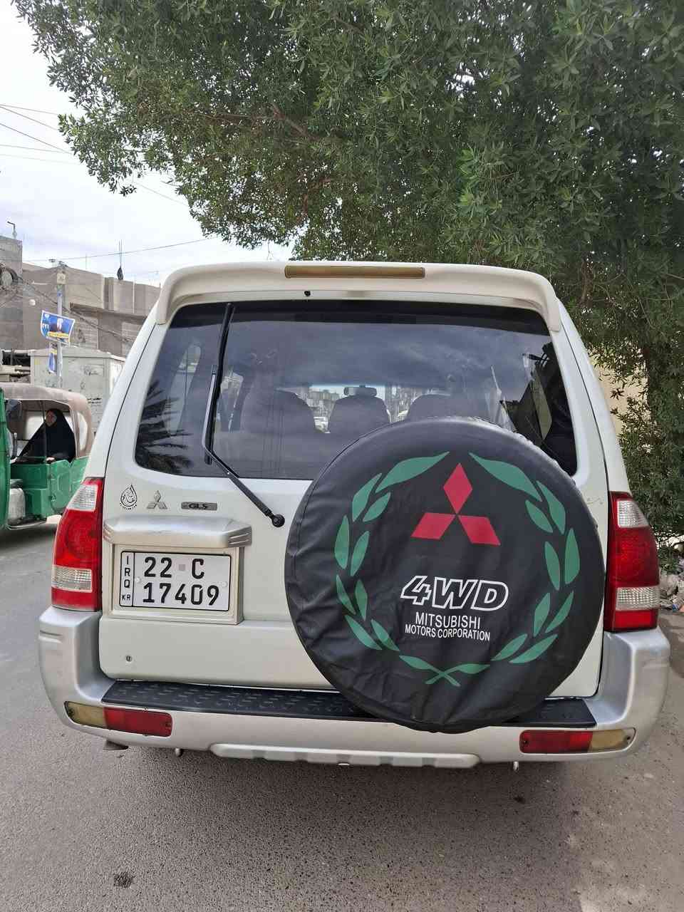 سلام عليكم
ميتسوبيشي باجيرو ٢٠٠٦
السياره خليجي
 السياره بيه صبغ نص الباب مال السايق وباب الجنطه
رقم اربيل باسمي تحويل ثاني يوم 
سبعه راكب 
تبريد تلث قطع 
كير مكينه مكفولات 
مكينه 3500
ماشية 227الف 
السياره جديده جدا كير مكينه تبريد حداديه تخم تاير كله جاهزه مكان السياره بغداد 
السعر85ورقة وبيه مجال بسيط
رقم الهاتف ***********
