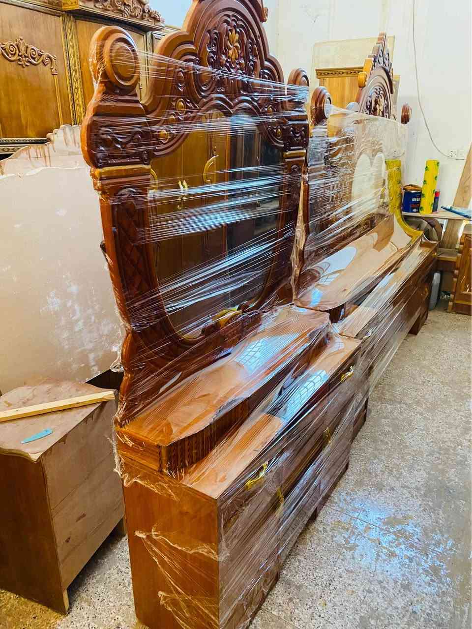 غرفة نوم طابق حديث زاوية كنتورية ظهر جرجوبة بسعر مناسب 575 الف عنوان بعقوبة كاطون شارع ابو رباح مزاد ضي القمر 

*********** بعقوبة, ديالى
