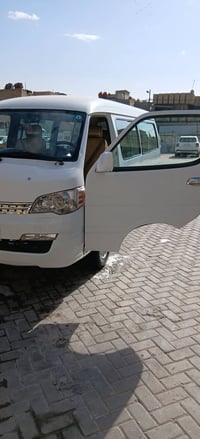 يا الله سلام عليكم جنبي اج وان سيارة جديدة بمعنه ل كلمه 90 وبيه مجال ش...