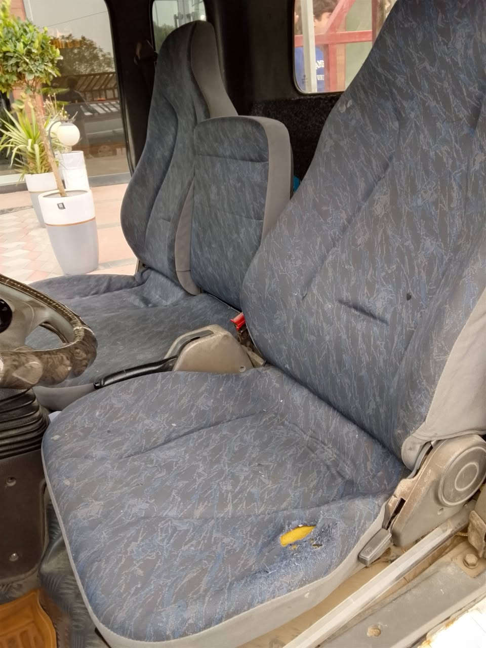 السلام عليكم ورحمه الله وبركاته......كيا فونتيره للبيع او المراوس موديل 2000أبيض اللون مكينه خيط تبخير كير أكسل كهربائيات خير من الله تايرات وباتري وسلف وداينمو جديد رقم شاصي شعار كمركي مذكور بسنويه رقم بغداد انكليزي بأسمي سنويه ال30 السياره بتره سته جنكال قماره وربع قلاب سياره بلاديه تانكي كاز تنكر 120لتر السعر 55وبيهه مجال أن شاء الله مكاني بغداد الكاضميه حي الخطيب قرب أسواق تفاحه هاتف ***********بيه واتساب
