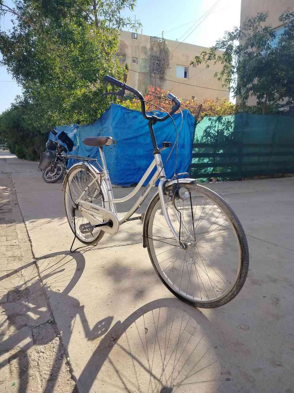 سلام عليكم السعر 100 ألف للتواصل ***********
