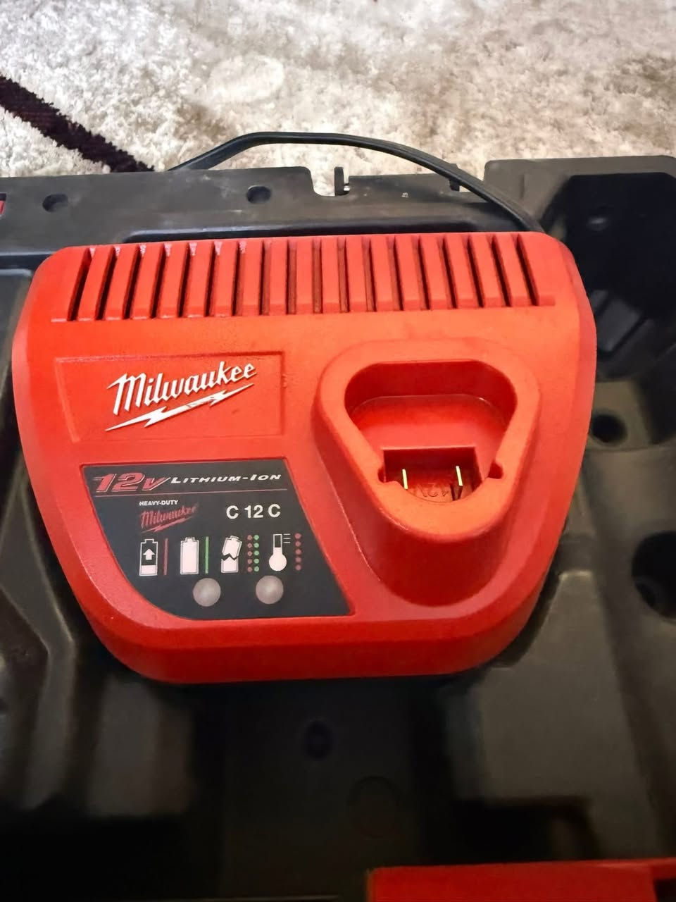 تتوفر يدة عزم ماركة ملواكي الامريكية
جديدة غير مستعمله مع الشاحن الاصلي والحقيبة  الاصلية
واتساب ***********
