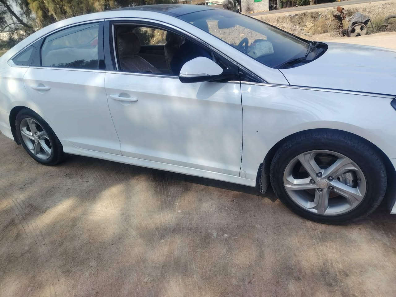 سلام عليكم سوناتا للبيع خليجي ٢٠١٨مكفوله من الصبغ وضربه القويه بيه بارد أربع قطع مكان صغير فقط مداور ثاني يوم سياره كفاله عامه بصمه تشغيل عن البعد تبريد قطعتين كشنات جلد كهربائي كيرين بنراما العنوان النجف الأشرف ابو صخير السعر ١٧٠رقم الهاتف ***********
