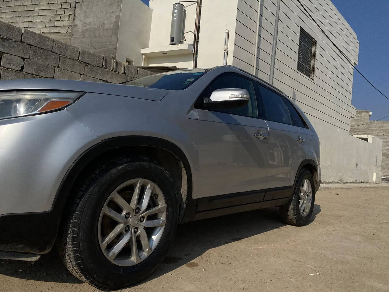 السلام عليكم 
سورنتو موديل ٢٠١٤  أمريكي 

رقم ديالى تحويل سريع 

مكينه ٢٤٠٠        قطعتين تبريد. 

كير مكينه صدر كله مكفول 

تخم تاير جديد 

السياره ضررها من امريكا فقط طخه بسيطه ب الصندوك 

وبعد السياره كفاله عامه اي ضربه مابيها ومودجود سونار 

مكان السياره ديالى بعقوبه الاتصال  
  
رقم  الاتصال ***********

رقم الواتساب *********** 
وخاص ماسنجر موجود
