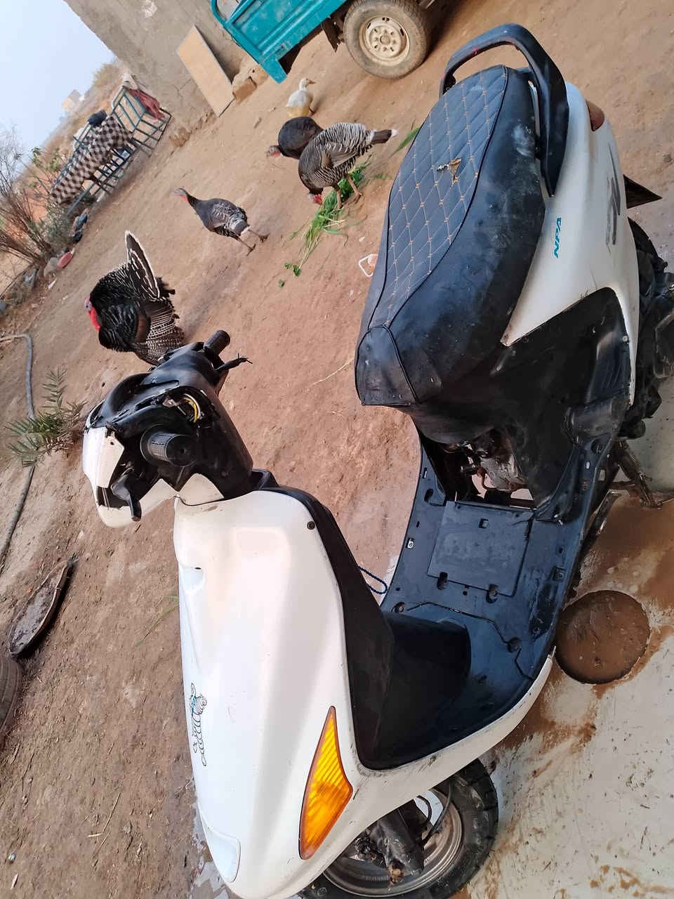 سلام عليكم دراجه فراشه محرك حاويه دراجه شغاله شلف وا هندر سعر200قفل قفل ***********
