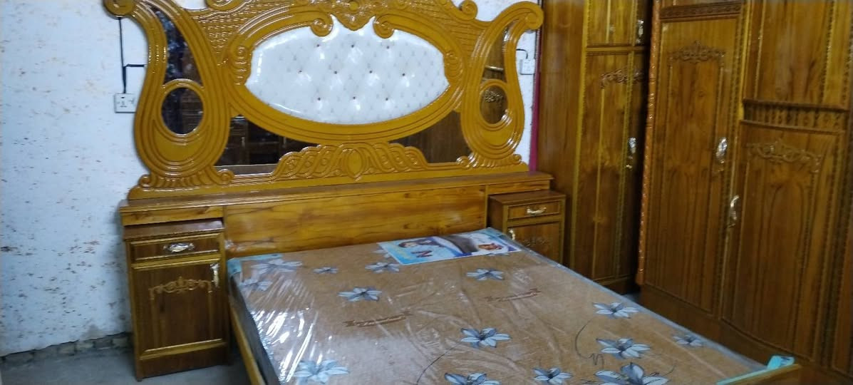 سلام عليكم غرفة اخشاب جديده ممستخدمه للبيع ***********واتساب
