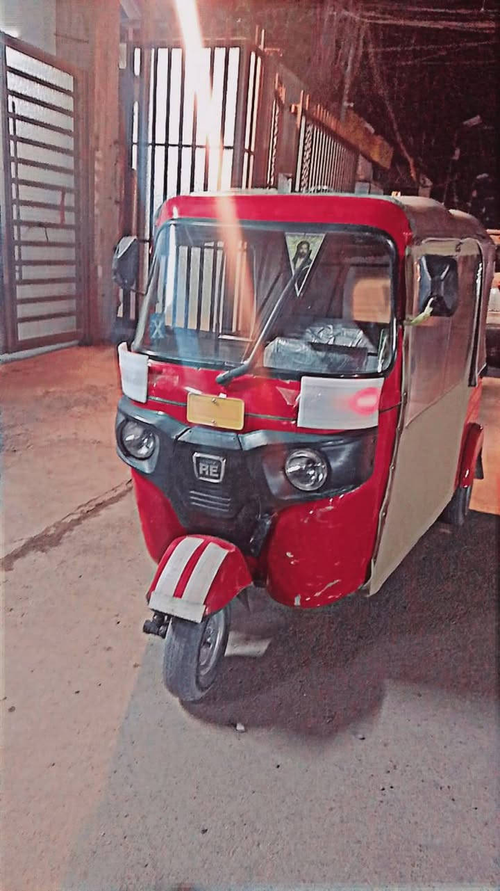 سلام عليكم عندي هاي التكتك موديل 18نضيفه فول اوراق اصوليه السعر 4300 وبيها مجال قليل *********** بي وتساب  مكاني بغداد شرطه الخامسه
