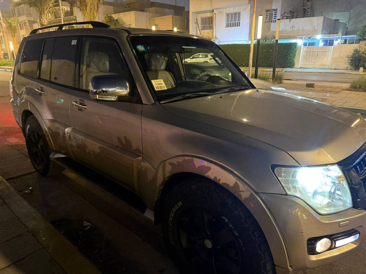 🔥 للبيع فقط – باجير2008 وارد خليجي – نظيفة جداً
✔️ بدون حادث
✔️ بدون صبغ 
✔️ محرك 3800 V6
✔️ عداد 193,000 كم فقط

⸻

⭐ المواصفات والتجهيزات:
 • تحكمات ستيرن
 • كشنات جلد
 • كشنات تدفئه تبريد
 • حساسات خلفية
 • كامرة خلفية
 • داخلية لون بيج
 • زنون عالي ناصي
 • لد نهاري
 • مرايا كهرباء + إشارات بالمرايا
 • ثلاث قطع تبريد
 • سبعة راكب
 • فورويل دبل (4×4)
 • كروز كنترول

⸻

📌 

رقم بغداد الانكليزي الجديد باسمي – تحويل مباشر.

⸻

💰 السعر:

125$ للبيع فقط وبيها مجال 
بدون مراوس

⸻

📍 مكان السيارة:

بغداد – السيدية 

⸻

📞 للاستفسار والاتصال:

***********
