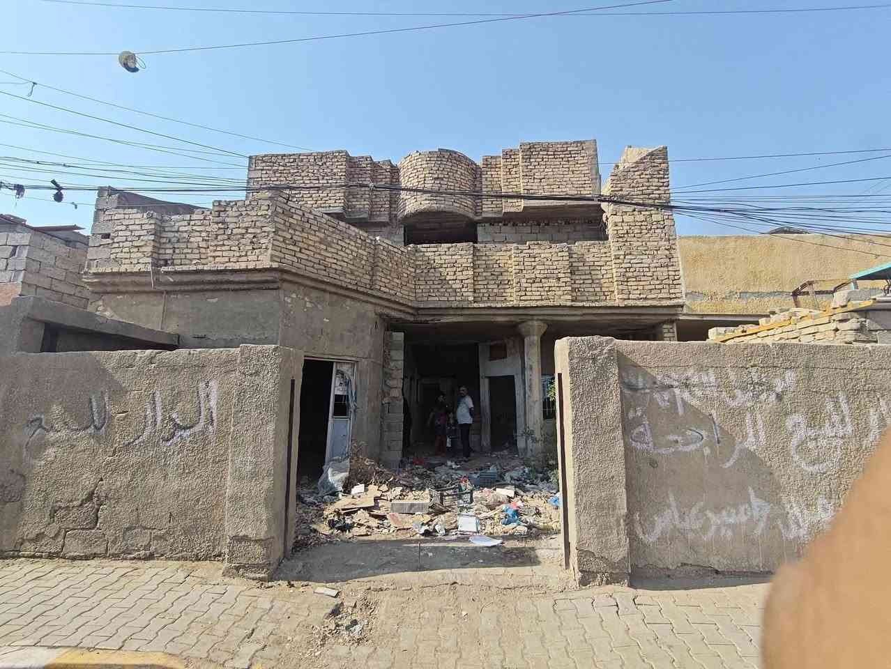 دار للبيع او مراوس 
المساحه 108متر مربع
بغداد..الحسينية..مسقط..قرب شارع ابو جلال
***********
