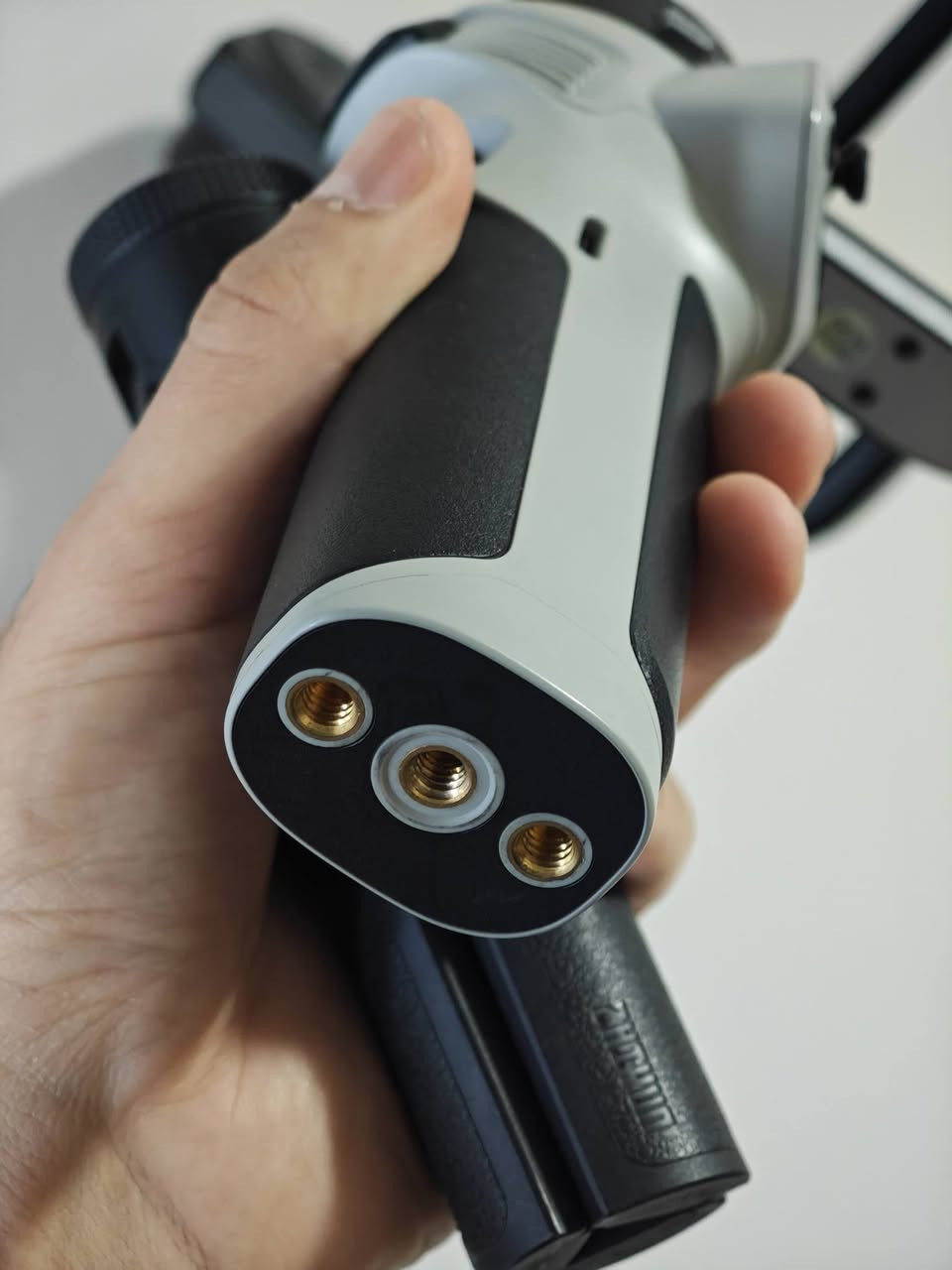 للبيع - مستعمل (جديد جدا)
مانع اهتزاز من شركة ZHIYUN

CINEPEER Weebill 3E

المميزات:
• وزنه خفيف جدا مريح بالتصوير
• يعمل على جميع الكامرات يتحمل وزن 3 Kg
• اني مستعمله على كاميرا Sony FX3 ونتائجه رهيبه

سبب البيع: 
بعت الكاميرا فبعد ما احتاجه

السعر:
(250 الف) 
اتذكر اشتريته ب330 الف حاليا سعره بالشركة 300 الف


**إذا كنت صاحب هذا الإعلان وتريد حذفه لأي سبب، رجاءا أرسل رسالة إلى الدعم الفني**