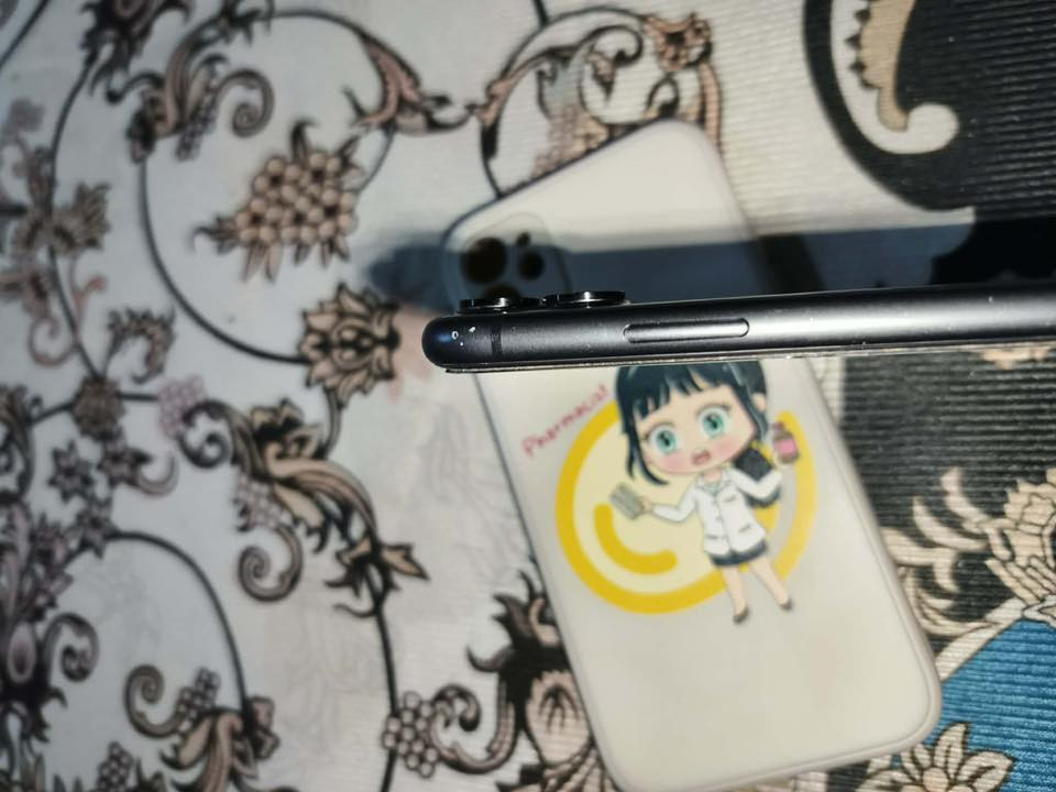 ايفون ١١عادي ذكره ٦٤ جهاز مامفتوح بطارية 🔋 ٨٨ جهاز مايعبر هوا نضيف شرط سعرو ٢٢٠ رقم موبايل ***********
