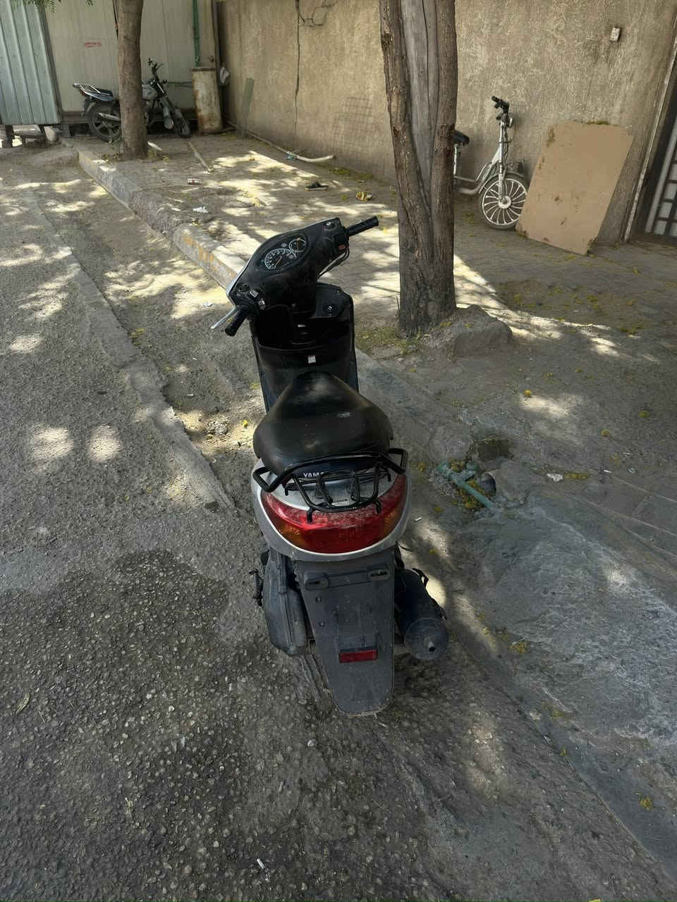 دراجه اكزز للبيع مكفوله كفاله عامه وبلاديه السعر مليون 700 وبيها مجال قليل جديده الدراجه حيل العنوان كربلاء بجمعيه ***********
