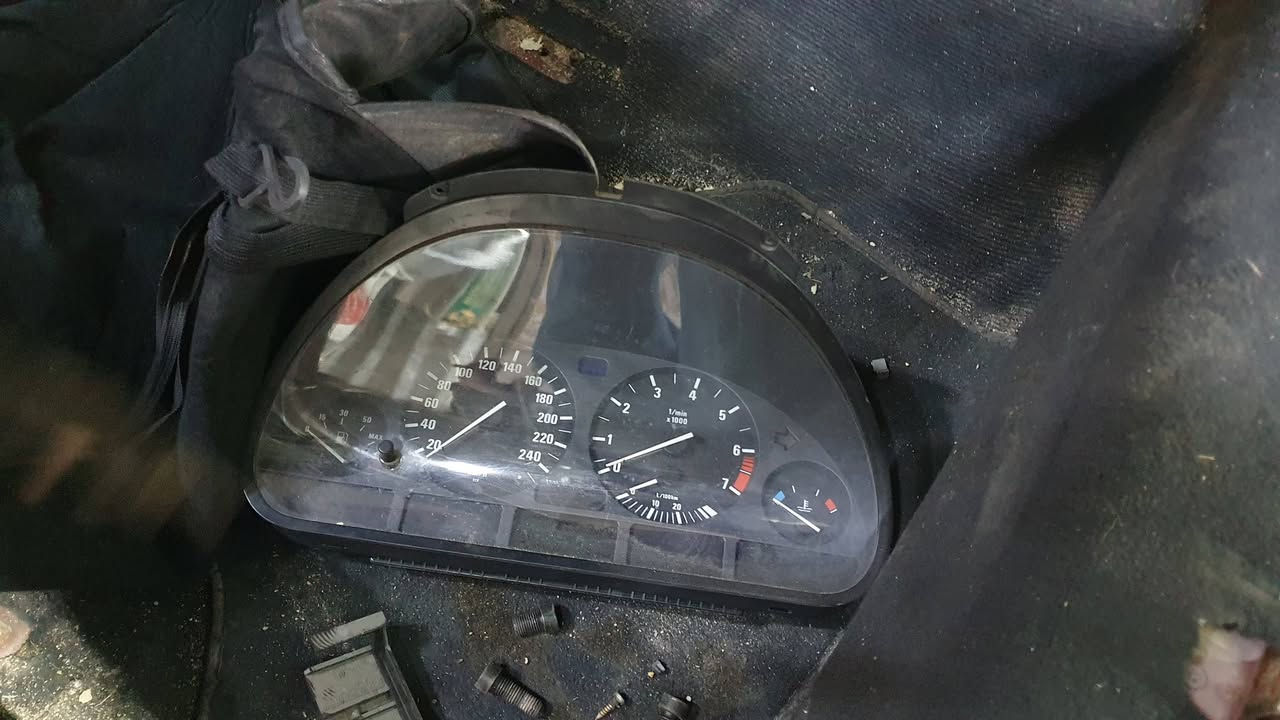 السلام عليكم
غراض للبيع

غراض صقر ماروني موديل ٩٧ تك فانوس كامله من الدعاميه للدعاميه مايبقى بس الشاصي  مستعمل كير مكفول محرك بي تبخير  غرفه اسود كهرباء كامله ضفيره كامله مع العقول والمجمع الكهربائي كامل حساسات صالنصه 
لايت وبك لايت حداديتها راديتر ومروحه تبريد ومحرك كامله وياله ٤ حجم ١٧ والسبير حجم ١٦  بوب ٤ شفت ستيرن كامل مع السويج والعقل تانكي بانزين وطوافته كامل 
يعني كامله طبعا صورتها بلهوسه وموكلش مبينات  الي يريدهن يجي يشوفهن و ياخذهن شلع والسعر بالي يرضي الله مكانهن كربلاء الحي الصناعي 
*********** وهذا رقمي
