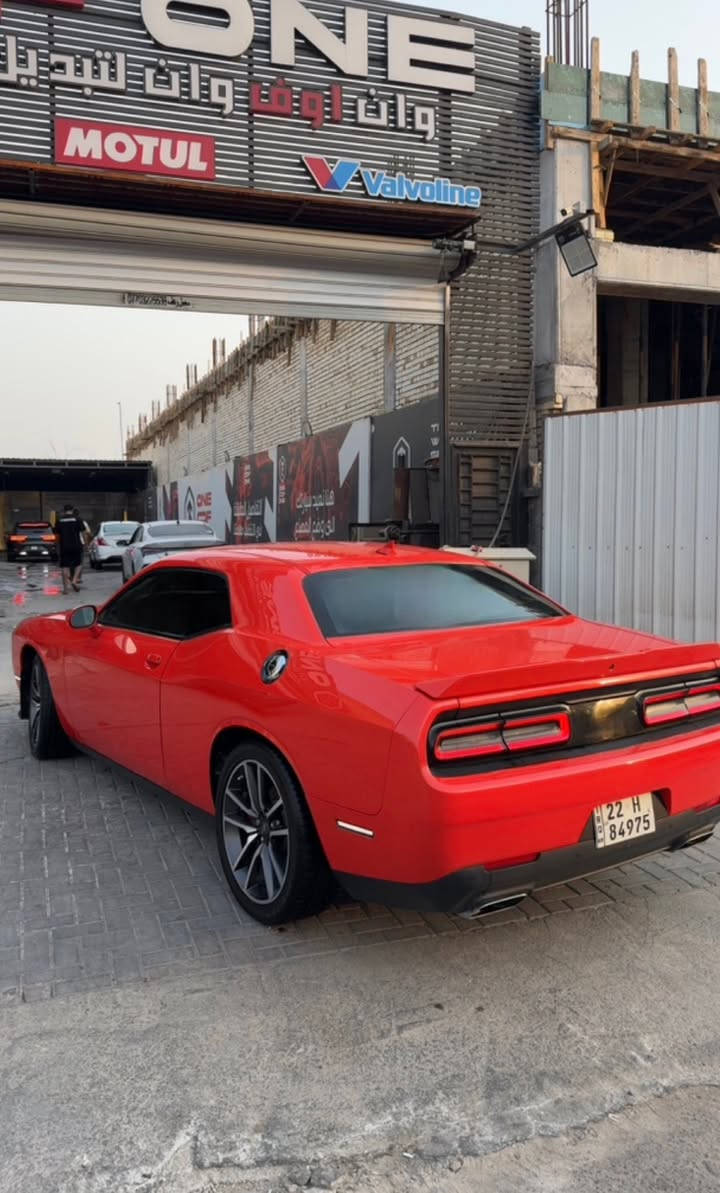 دوج جالنجر R/T 5700 سوبر تراك باك
موديل 2022 لون مميز برتقالي 
رقم اربيل شمالي 
ماشية 21 الف بعدها زيرو 
فول مواصفات عد الفتحة والرادار فقط 

1- كشنات كنتارة
2- كشنات تدفئة تبريد
3- خزن ميموري 3 وضعيات
4- كشنات كهرباء 
5- ستيرن كهرباء ينزل ويصعد
6- حساسات خلفية وجانبية 
7- رادار جانبي
8- مري قلاب عند الرجوع الى الخلف 
9- نقاط عمياء في المري مع مانع ضباب 
10- لايتات زنون بلاد 
11- سماعات هارمن كاردن
12- شاشة كبيرة مع وضعيات سبورت
13- تشغيل عن بعد 
14- كزوز دبات سود بلاد 
السيارة ستوك للأخير ماملعوب بيها ابد 
بيها فقط شبر صبغ في الجاملغ الايمن الامامي
ايرباك الكشن ضارب فقط
مكان السيارة بصرة 
***********

