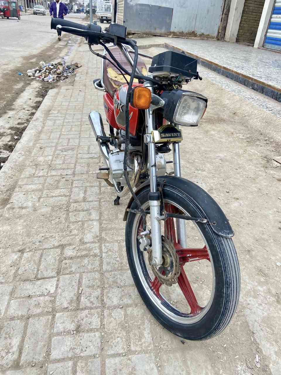 سلام عليكم  دراجه ايراني5 كير سيفان 
سلف شغال  بريك امامي والخلفي شغال كهربائيات كلها شغالة لايت اشاير هورن باتري جديد وضفيره جديده اوراقها موجوده 
ما بيها ـلا نضوح ولا تبخير محرك ناعم 
..مرات اطلع دخان ابيض الصبح 
السعر375 وبيه مجال انشاءالله
عنواني بغداد مدينة الصدر 
الرقم ***********
