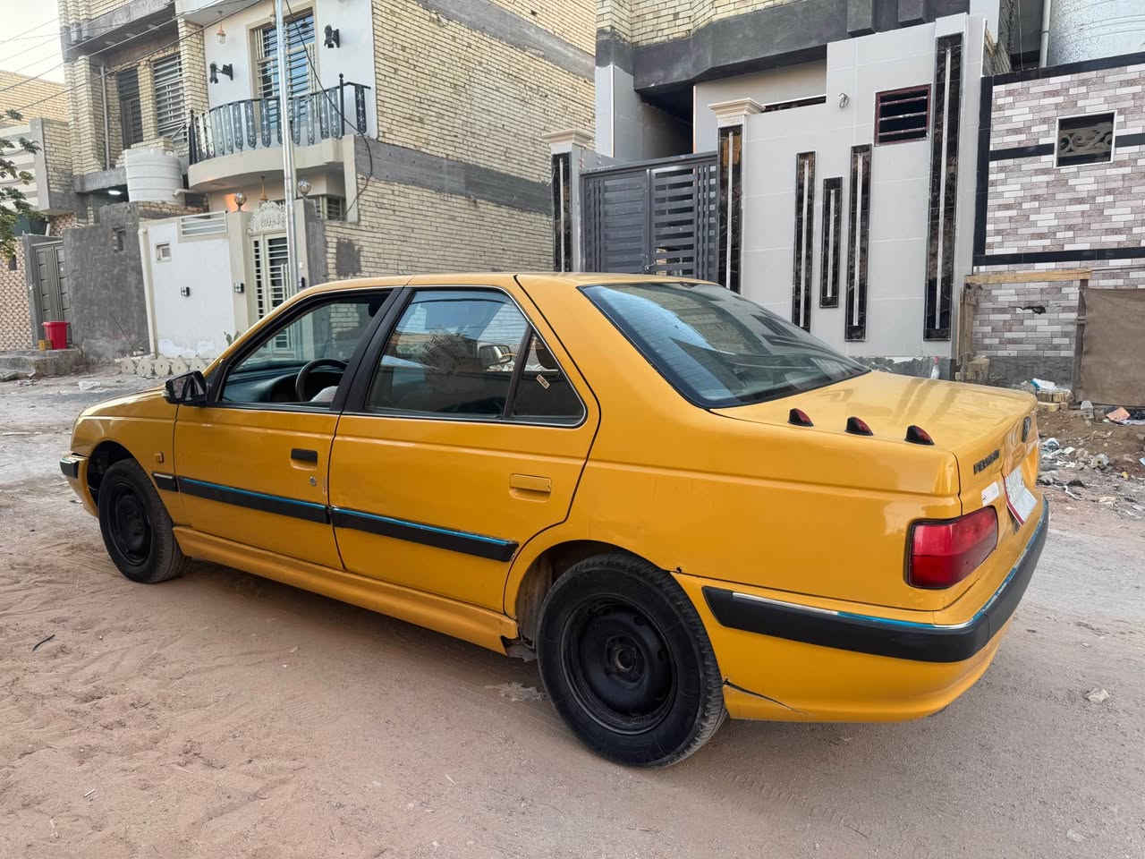 للبيع بيجو بارص ٢٠١٥ جاهزه منكلشي عدى التبريد كير ومحرك وحداديه تخم تاير جاهزه من كل النواحي مصفره هيه وغرامات السعر ٢٥ ورقه مكاني بلنجف 
*********** النجف, العراق
