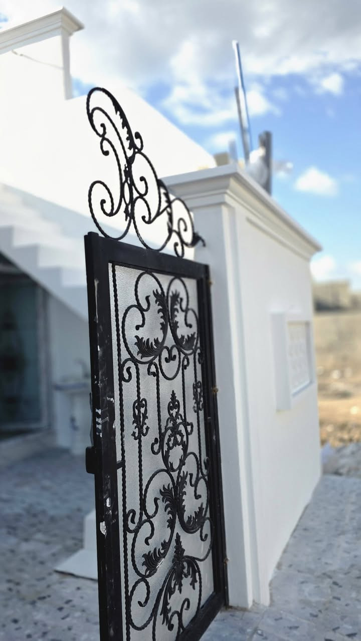 دار للبيع موقع كركوك حي الوسطي  الزراعي الدار مساحته 100 متر طابق واحد واجهيه 5 نزال 20 بناء صفر بعدما مسكون  سعر55 مليون وقابل للتفاوض خدمات ما كهرباء  وتبليط ٥٠ متر ومدرسه ابتدائيهه
 اي استفسار اتصال على ارقام التاليه
***********
