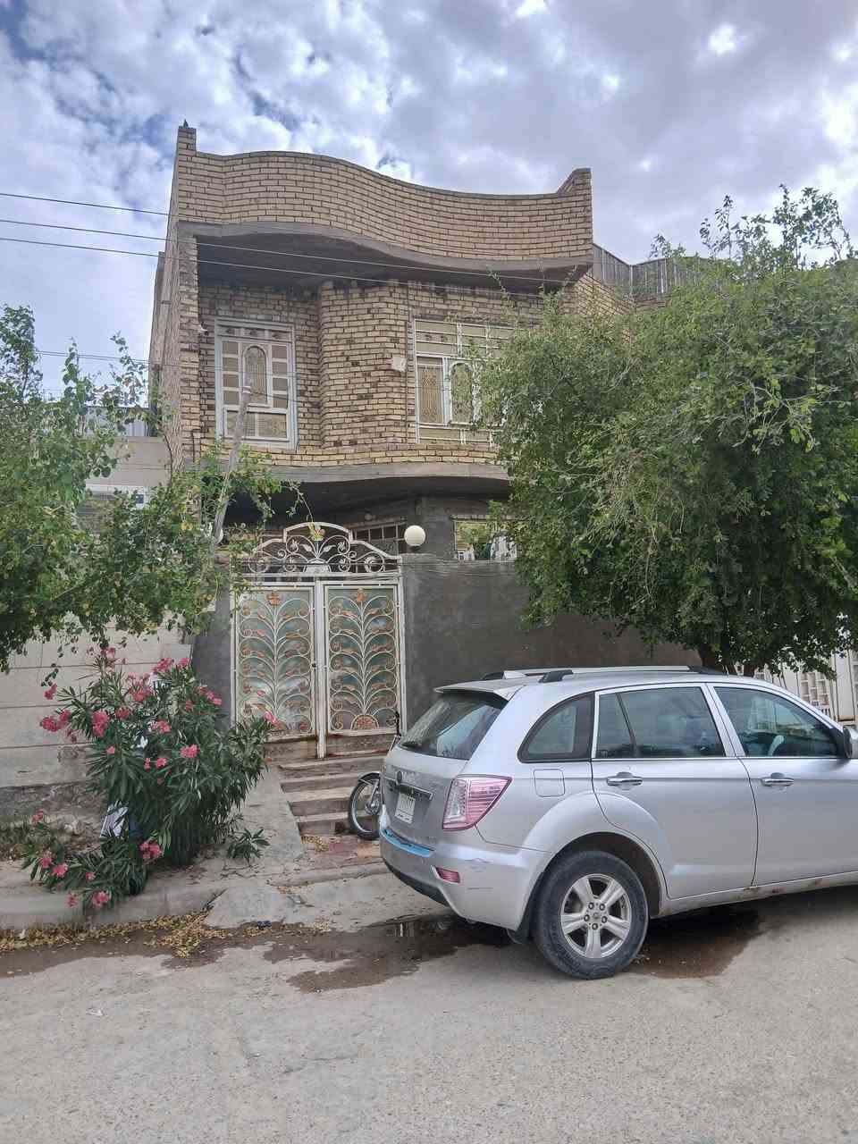 دار للبيع حديث بناء ٢٠١٦
حي المعلمين الجديد مساحه ١٢٥
طابقين يحتوي ع ثلاث غرف خلف متوسطه الجواهري مقابل الساحه  بصف الركن 
مكان هادئ وممتاز للسكن 
للاستفسار خاص والاتصال ع الرقم
***********
