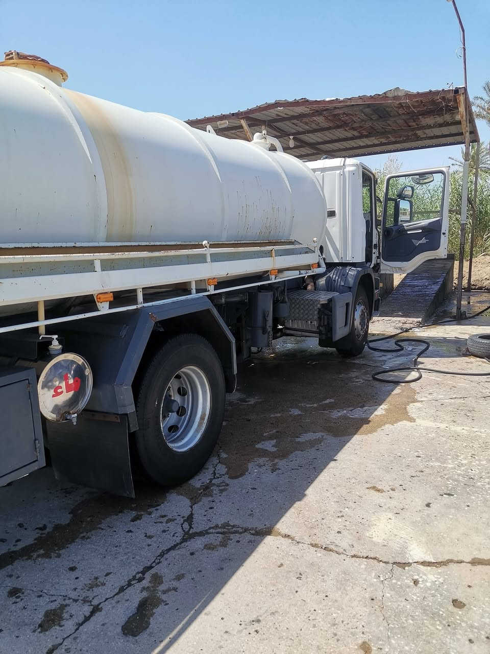 تنكر سحب سكانيا بومه موديل 2004 بم ونوزل كير 4×4 جوبلس امامي وخلفي مضخة 55 سعة التانكي14 الف السعر 290$ وبيها مجال للاستفسار ع هذا الرقم ***********
