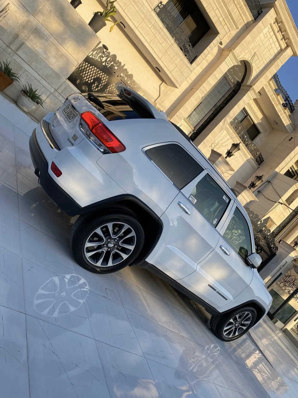 سلام عليكم 
جيب للبيع لمتدد بلاص وكالة هارلم(خليجي) سيارة موديل 2018 مواصفات سيارة فول مواصفات سيارة تجي 3 شاشات وكشنات خرن حار وبارد بانوراماسيارة تجي رادارات امامي وخلفي ومراية شفط ودمام خلفي ماشيه 85 رقم جديد سنوية وهزة جديده سيارة بيها شبر صبغ ومكانين بارد صغار سيارة حيل جديده مال بيت سعر 248 وبي مجال بسيط مكان سيارا كركوك 
رقم ***********/////***********
