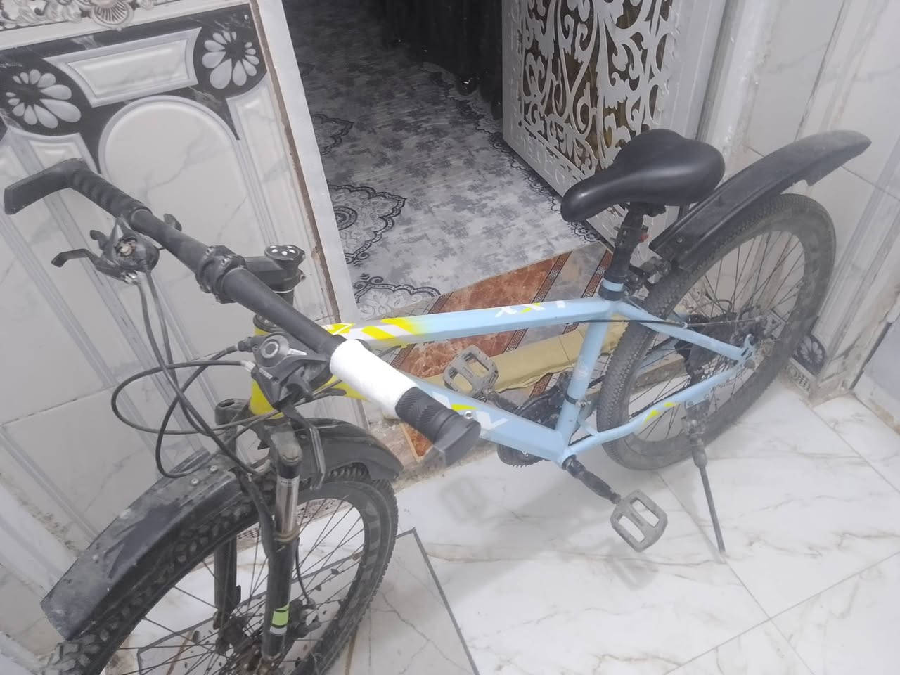 السلام عليكم 
بيسكل الامنيوم 
مكاني مركز
ب70 وبي مجال حك الجيه 
لل تواصل***********
