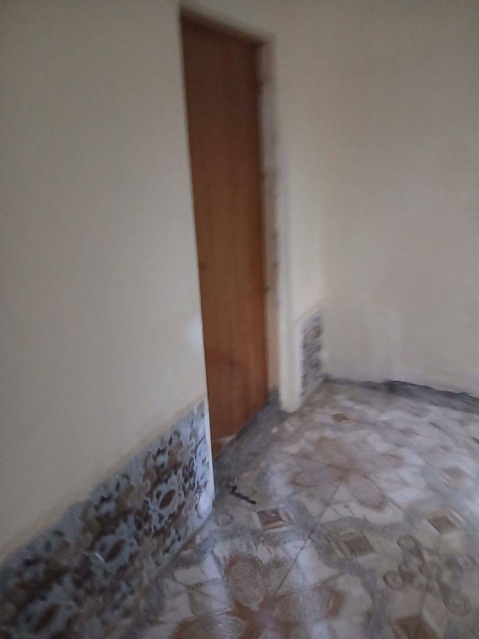 بيت للبيع مع محلات اثنين في في منطقه الخاص حي العرب على شارع الخاص الرئيسي يحتوي 3 غرف واحده غير مسكوفه وهول كبير ومطبخ وصحيات ..سعر البيت مع المحلات 55 وبيها مجال اتصال ***********...***********
