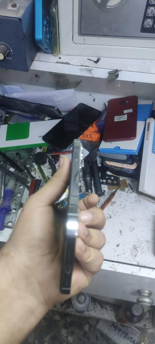 ١٣برو ماكس
٢٥٦
بطارية١٠٠
موضح بالصور 
سعره٤٥٠الف 
رقمي 
***********
