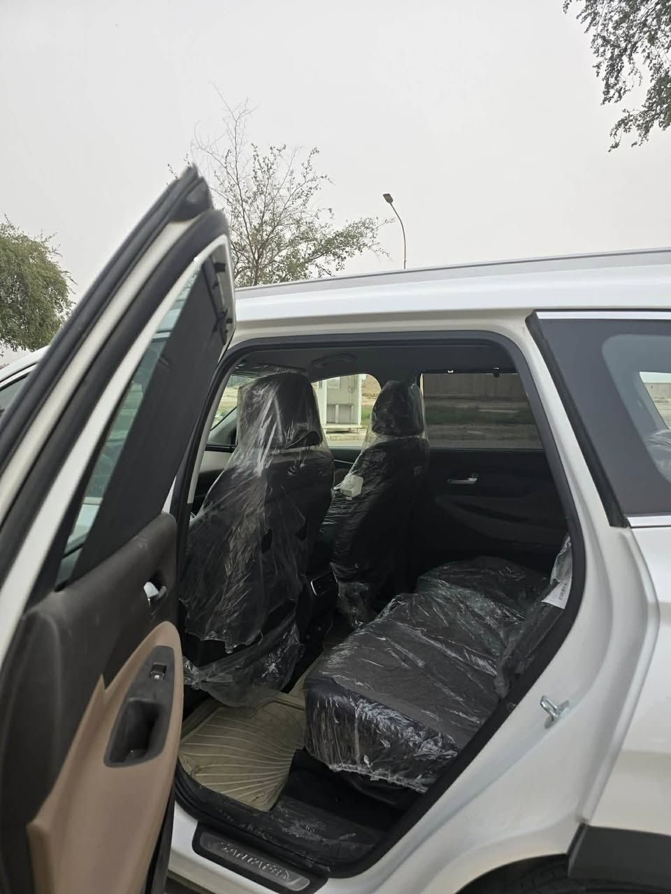 السلام عليكم
للبيع هيونداي سنتافي موديل2024 

بعدهه بضمان الشركة (خليجي مكفوله)

مكفوله كفاله عامه

محرك V6 3.5

ماشيه 7400 كم 

تبريد تلث قطع 

صندوق كهرباء شفط

 مري شفط

 اضائه ترحيبيه بال يده مل باب و بالمري 

دخول ذكي 

تشغيل عن بعد 

7 راكب  

كشنات كهرباء 

طي كشنات خلفيه كهربائي

أوامر صوتيه 

جامات كهربائيه اتو ضغطه وحده 

أربع وضعيات قياده 

كير 8 نمر

حساسات اماميه خلفيه 

هند بريك بصمه كهربائي

بردات خلفيه

السعر :285$ وبيهه مجال بسيط 

مكان السياره / بابل الحله 

للاستفسار الاتصال ع هذا الرقم / ***********
