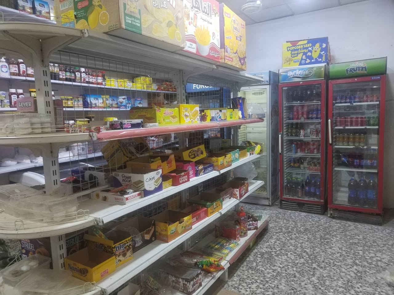 سلام عليكم ورحمة الله وبركاته (اسواق للبيع) المكان ابو رمانه قرب  سوق الخضر مكون من (٤برادارت) (و٢مجمدات) (وسفينه) وباقي الغراض بل تصوير للستفسار( ***********)
