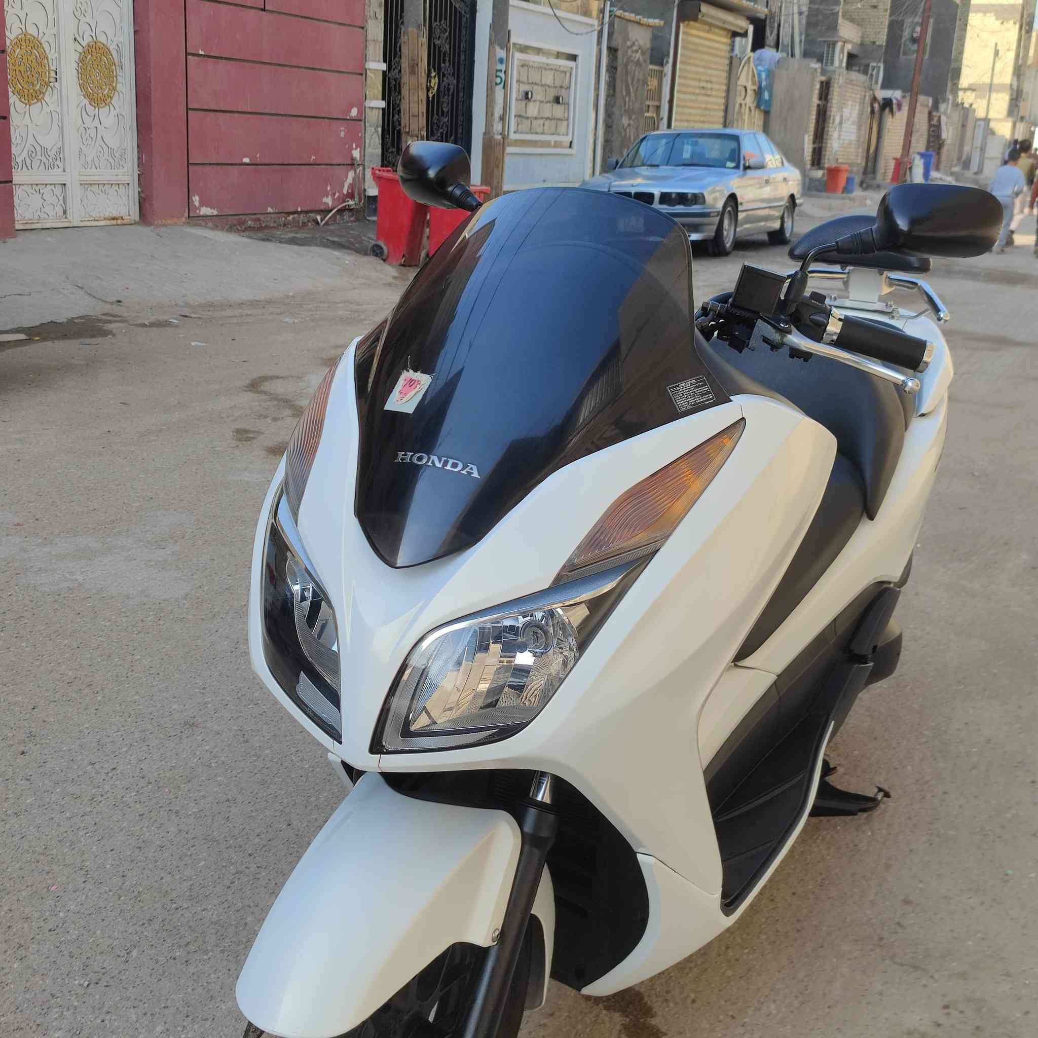 السلام عليكم اخوتي الطيبين دراجه فورزه MF-12 مواصفات Si دراجه بل كارتون تايرات الشركه ماشيه 9 الف حقيقي كريستال 
إخوتي الدراجه بحاله الوكاله شرط الفحص مكاني بغداد الاستفسار عله الرقم ***********
