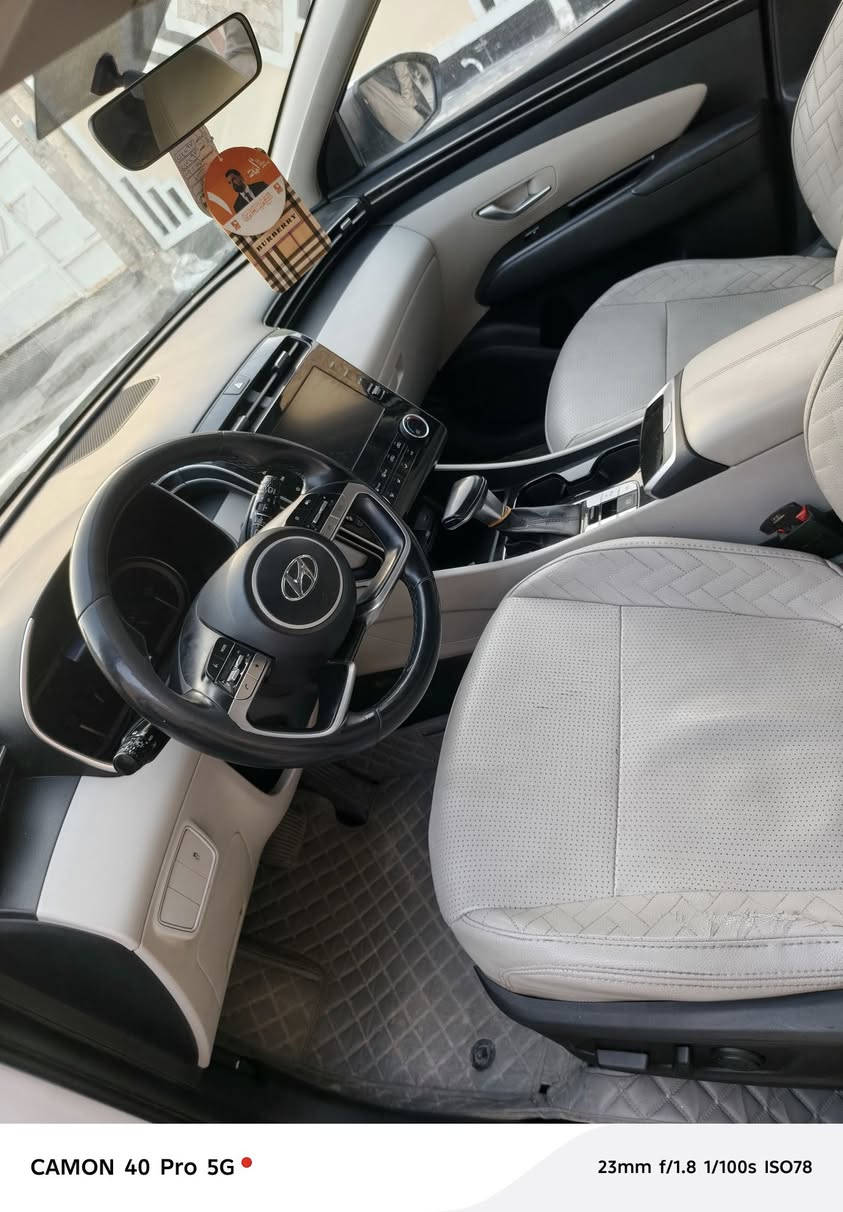 السلام عليكم 

للبيع توكسان خليجي موديل 2022 رقم بغداد تحويل مباشر فول مواصفات عدا البنوراما 
كشانه كهرباء 
كشانه جلد 
بصمة ابواب وتشغيل 
تشغيل عن بعد 
شاشه كبيره 
سياره كفاله عامه ماشيه ٢١٤ 
السعر 195 وبيها مجال بسيط 
مكان السيارة الأنبار الكرمه
***********
