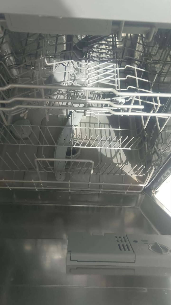 غسالة اطباق جديدة استخدام 3 مرات فقط
السعر 350
آدمن اذا ممكن توافق عالمنشور...


**إذا كنت صاحب هذا الإعلان وتريد حذفه لأي سبب، رجاءا أرسل رسالة إلى الدعم الفني**