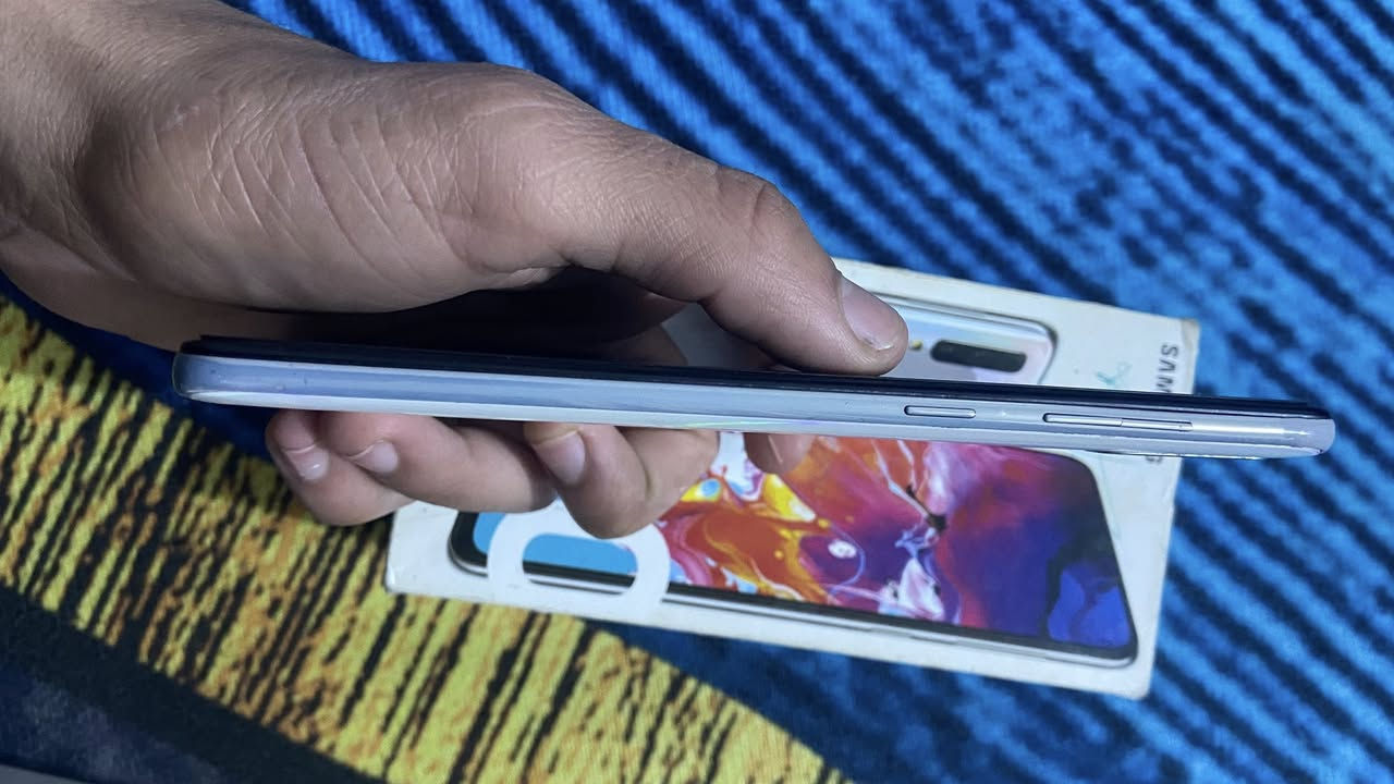 موبايل A70
سعر 75
رقم ***********
