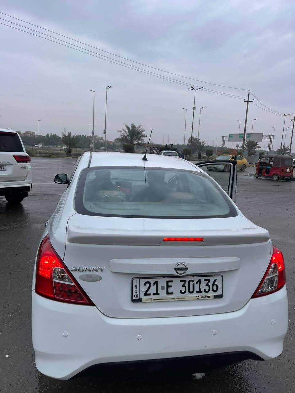 السلام عليكم نيسان سني هندي ابو الطمغة الزركة 2021 للبيع
ماشيه 60 الف كير محرك كفاله سيارة كلين بيه بس طخه صغيرة باب السايق مال دراجة
حساس امامي خلفي
كامرة خلفية 
السيارة باسمي رقم سليمانية 
مكان السيارة بسماية
السعر 115 وبيها مجال بسيط
***********
