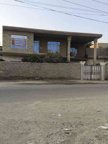 السلام عليك بيت للبيع طابو زراعي 25 المساحه 375 متر طابقين على الشارع العام قرب مقهى  أو سكله السعيدي للستفسار ***********
