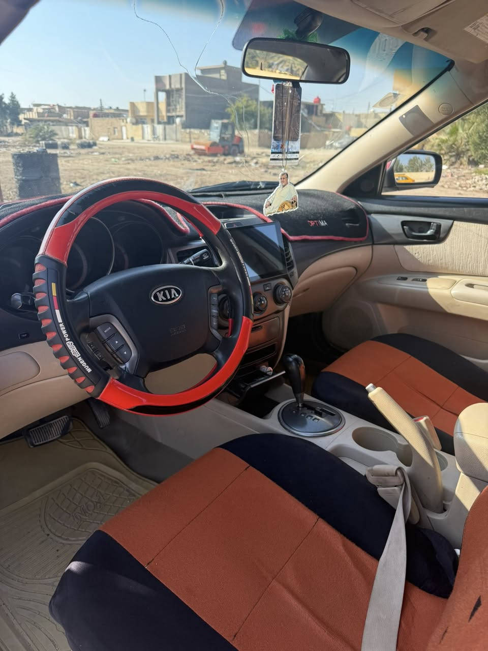 كيا اوبتما امريكي 2009
حادثه تبديل بنيد + صبغ باب السائق بدون تبديل فقط الباقي مكفول
مكينة 2400 
رقم واسط انكيلزي 
مكينة وكير وحدادية جاهزه وتخم تاير جديد
السعر 108 $ وبيها مجال 
مكان السيارة واسط الكوت بالمركز

***********
