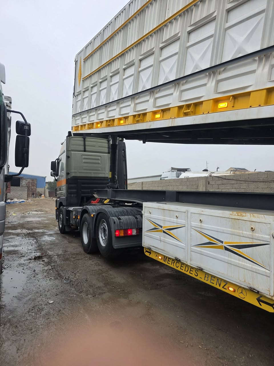 سلام عليكم اكتروس للبيع موديل 2009 ) حجم 44 25
العربانه قلاب تفصال جديد 2025 
للستفسار *********** ترهم بيع بس الراس 
السياره كص جديد سجاد الحداد جرف النداف
