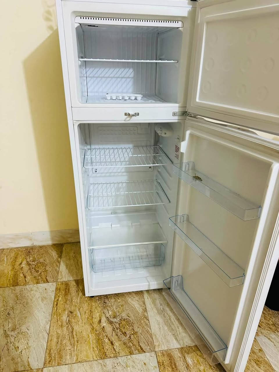 #ثلاجه #للـبيع
شركه الريان مستخدمه اسبوع فـقط مشتريها ب ٤٢٠
ورايدينه ب  ٢٥٠وبيها مجـال ٢٢٥قفل 
فقـط شراي خاص


**إذا كنت صاحب هذا الإعلان وتريد حذفه لأي سبب، رجاءا أرسل رسالة إلى الدعم الفني**