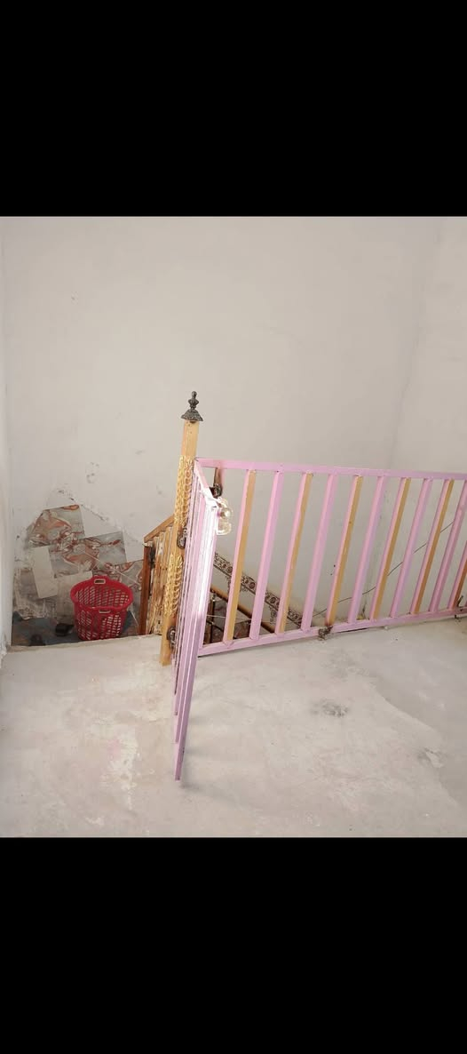 سلام عليكم دار الببع حي لوضفين المساحه 100متر طابقين بناء حديث سعر 90وبيه مجال رقم الهاتف ‏‪***********‬‏
