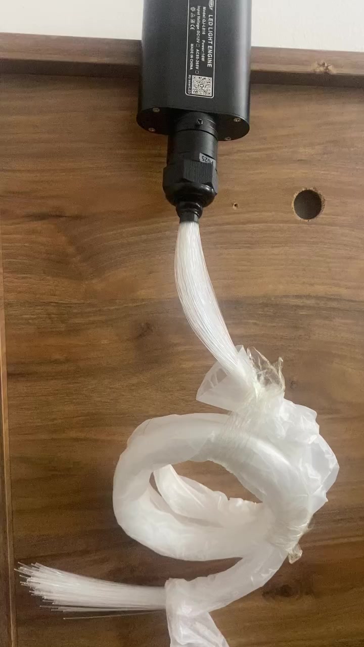 هو LED Light Engine (موديل QJ-L016) بقدرة 16 واط، وهو المحرك الأساسي لنظام الألياف الضوئية (Fiber Optic) المستخدم في عمل "سقف النجوم" (Starry Sky) في السيارات أو غرف النوم والديكورات الحديثة


**إذا كنت صاحب هذا الإعلان وتريد حذفه لأي سبب، رجاءا أرسل رسالة إلى الدعم الفني**