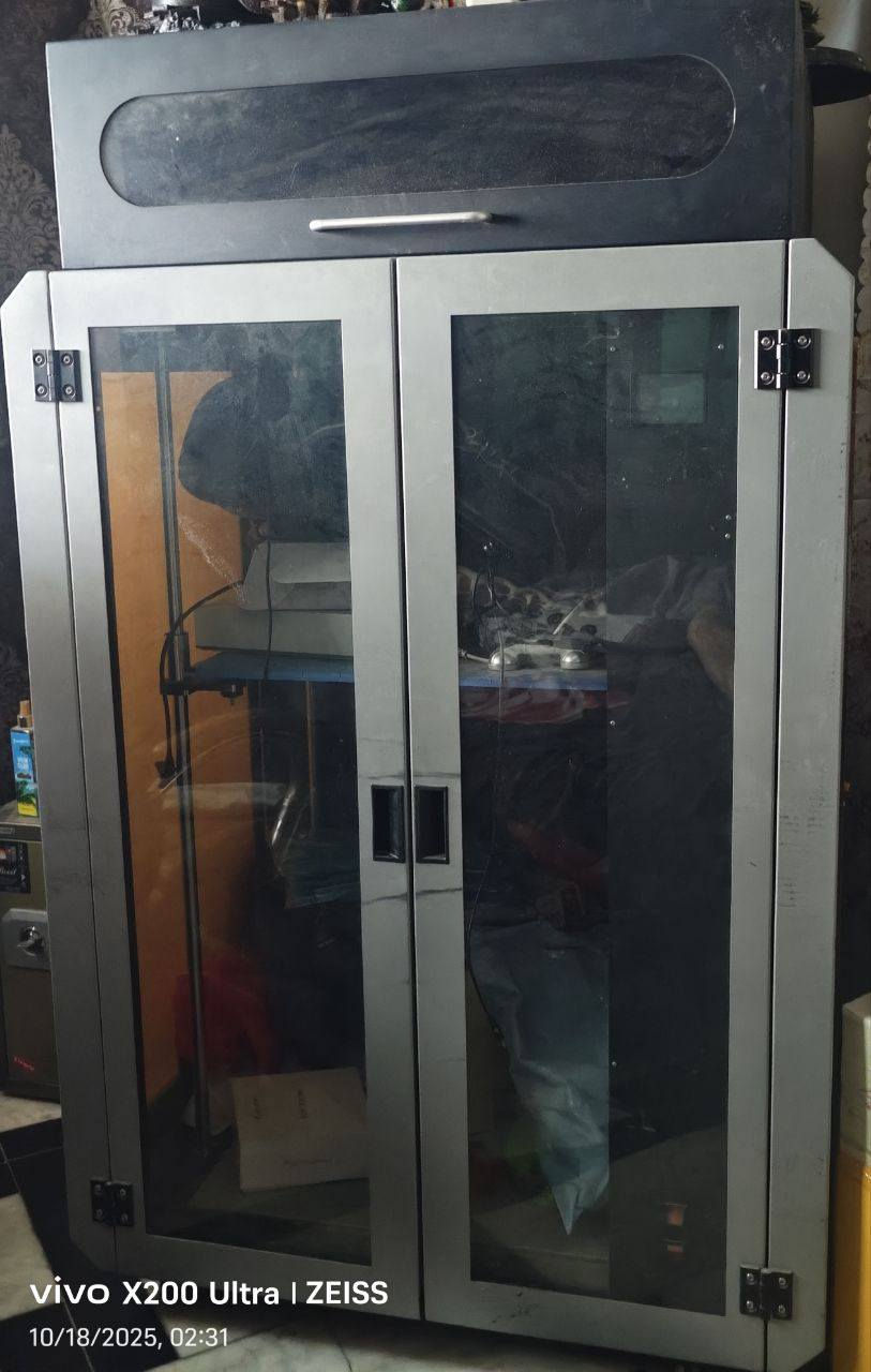 ​🚨 فرصة ذهبية للمصانع، المهندسين، والمبتكرين في العراق! 🚨
للبيع: أكبر طابعة ثلاثية الأبعاد صناعية في العراق 🇮🇶🏆
تعرف على عملاق الطباعة: ✨ Cbot 3D ✨
​هل طموحك أكبر من الطابعات العادية؟ الآن يمكنك طباعة مجسمات ضخمة بقطعة واحدة وبدقة متناهية!
​🔥 لماذا Cbot 3D هي استثمارك الأفضل؟
​📏 حجم طباعة عملاق: (600 × 600 × 1000 ملم).. نعم، يمكنك الطباعة بارتفاع متر كامل!
​🏭 أداء صناعي وسرعة فائقة: تنجز أضخم المشاريع في وقت قياسي.
​🛡️ غرفة مغلقة بالكامل: تضمن لك بيئة حرارية مستقرة لطباعة كافة أنواع الفلمنت باحترافية وبدون تشوهات.
​⚡ قوة جبارة: مزودة بـ "دبل هيتر" ونوزل قوي جداً (80 واط) لتدفق سلس ومستمر للمواد.
​🧵 اقتصادية وعملية: تستخدم فلمنت بقطر 1.75 ملم (النوع الأكثر توفراً وبأسعار مناسبة في السوق العراقي).
​لا تفوت فرصة امتلاك هذه المحطة الصناعية المتكاملة!
📩 للاستفسار عن السعر والتفاصيل، راسلنا على الخاص أو اتصل على ***********
