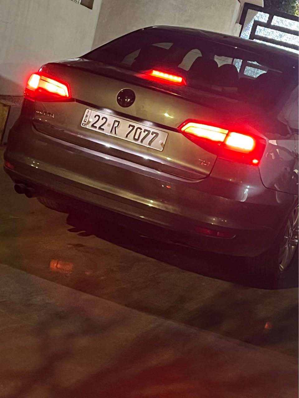 جیتا مۆدیل ٢٠١٨ زۆر خاوێنە ٦٩ مایل رۆیشتوە یەک پارچی بۆیاخە بەبێ ژورێ بۆنیتەکە بەبێ  ئەوەی پەرشوتی تەقی بێت قەباغ سنودقی بیلاد گۆردراوە کەمێک پشتەوەی گرتود زۆر کەمە وە مەکینەی بیلاد گۆردراوە بەبێ عیب دەروات لە بازار  وە سالانی تا ٢٠٣٠ نوێیە وە بێ تەقەو بێ مەسروفە نرخی ١٣٣ مەجال ژمارەی تەلەفۆن *********** رەوەند جەمال شقلاوة, أربيل
