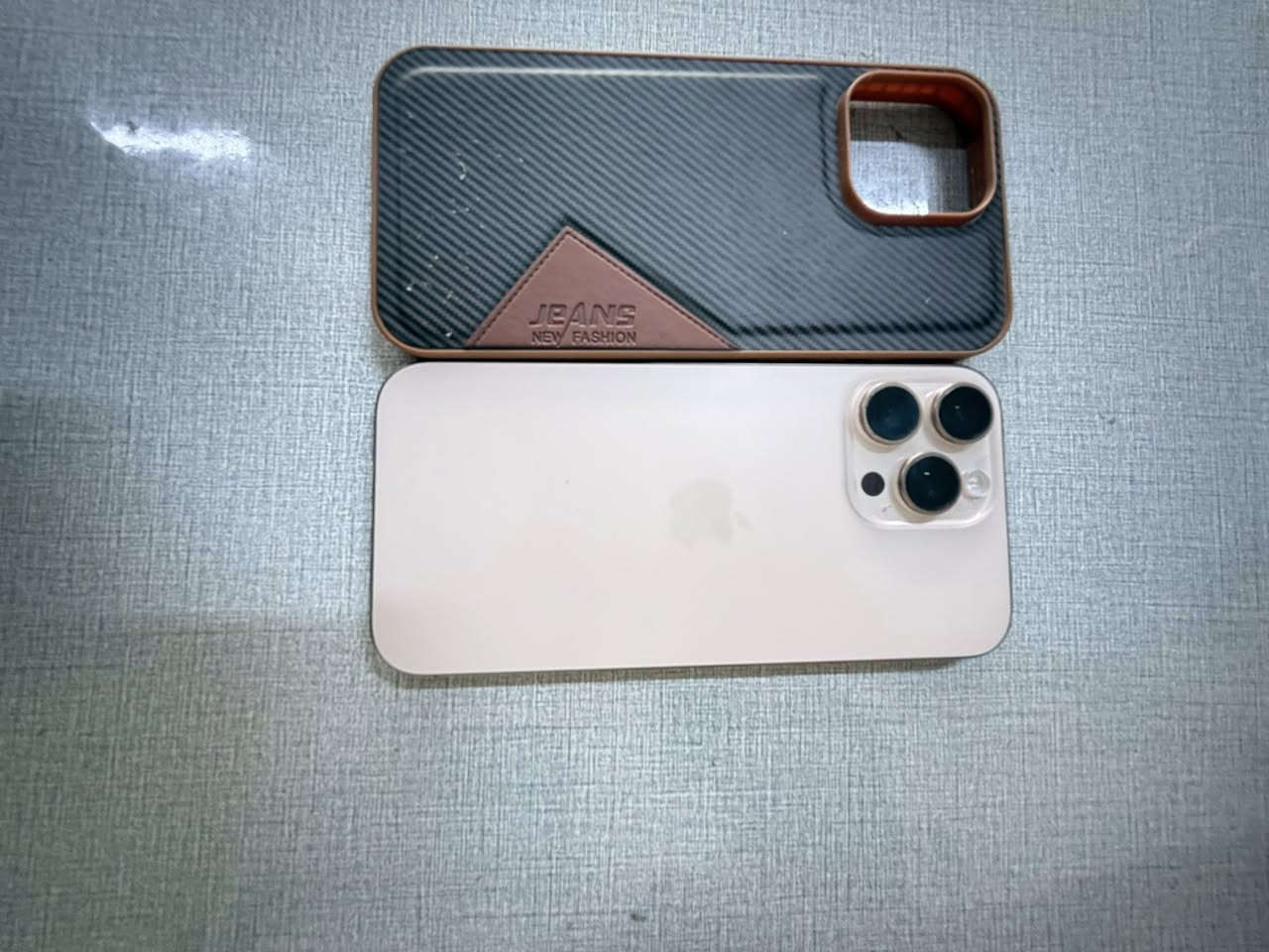 سلام عليكم  16 برو ماكس شرق اوسط ماستر بعده بلضمان بطارية 99 عدد دورات179. بمليون ونص بي مجال قليل   للاستفسار ***********
