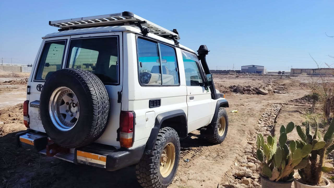 لاندكروزر تك  موديل ١٩٩٠
محرك بلاد
فوريل شغال
كير اوتماتيك
رقم واسط
 سعره ٧٥ بيه مجال للطيبين
مكاني الكوت ترايك وين ما يعجبك 
أتصل ***********
معجبتك  لا تعلق
