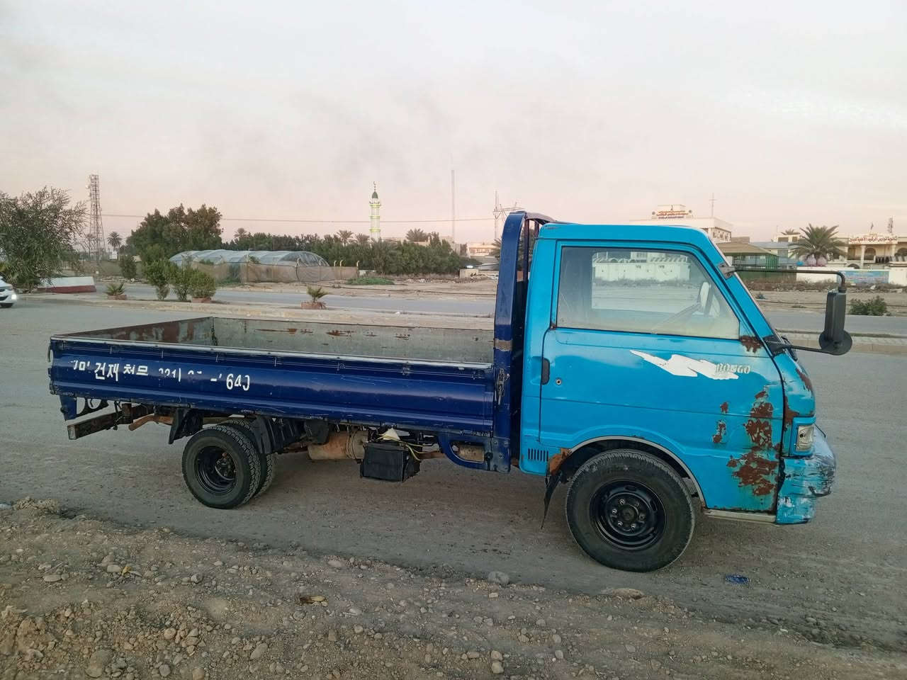 السلام عليكم سيارة للبيع كيا حمل 96 السيارة كفالة عامة شاصي كير محرك تخم تاير السيارة خير من الله جاهزة رقم بغداد الماني تحويل ثاني يوم السعر 50$ وبيهة مجال الشراي ***********/***********
