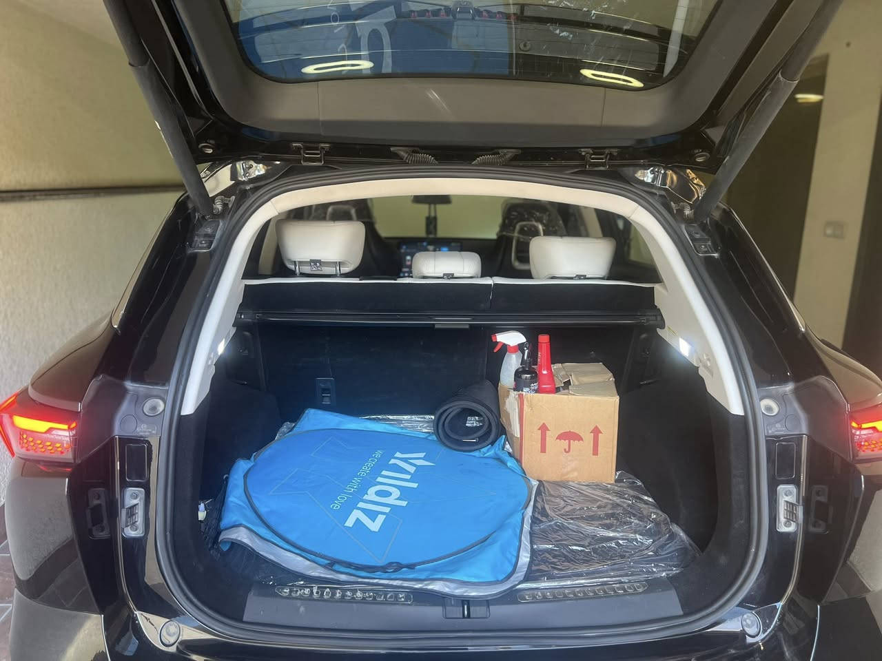 🚗 للبيع
جيتور داشنك 2024

Jetour Dashing 2024
🌍 العراق - بغداد –  الحارثيه 

•   🛣️  المسافة المقطوعة    -  41الف
------------------------------------------------------------ 
💰 السعر:        28مليون  وبيها مجال    جيتور داشنك

تفضل خاص
او 
***********

✅ المواصفات : 

📅 الموديل: 2024
⚙️ المحرك: 1600 سي سي تيربو ⚡
📏 الممشى: زيرو ✅
🌍 الوارد: صيني 🇨🇳 — ضمان 8 سنوات 🛡️
🎨 الضرر: كفالة وكالة
🛞 الويل: 22 إنش ألمنيوم
شاشة وسطية كبيرة + كاميرا 360 درجة 🎥
• دخول وتشغيل بصمة 🔘
• فتحة سقف بانوراما ☀️
• كراسي جلد فاخرة كهربائية 🪑
• حساسات أمامية وخلفية 🚗
• أنظمة أمان متطورة (ثبات إلكتروني + تنبيه المسار + مانع انزلاق) ⚙️
• تحكم كامل من المقود 🎮
• إضاءة LED نهارية وحديثة 💡
• جناح خلفي + ديكور داخلي فاخر 🌟
