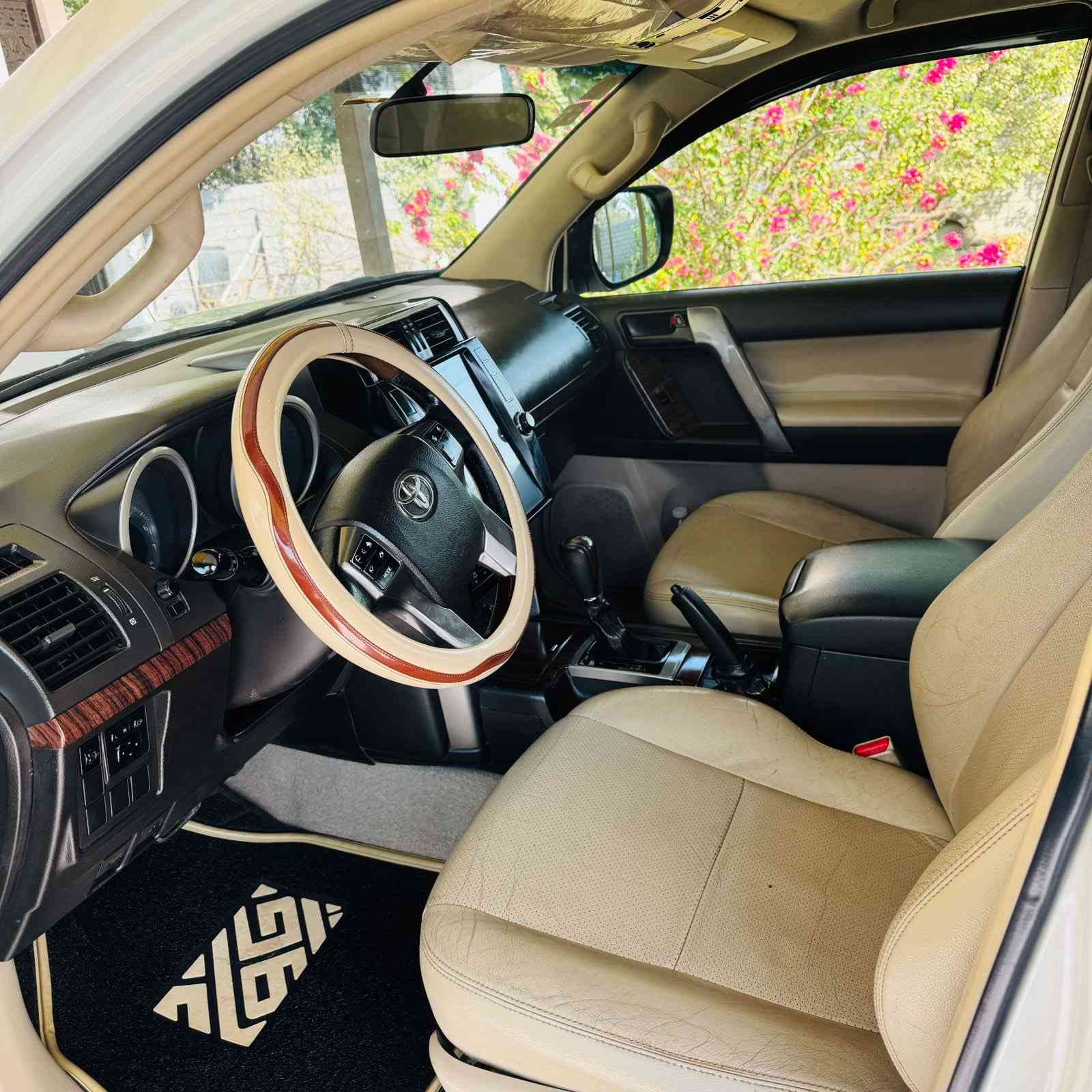 السلام عليكم.برادو 2013 كويتي فول مواصفات مكفوله فقط شبرين صبغ بالجنطه كلش نظيفه 6 سلندر رقم بغداد الدولي السعر 278 مجالها بسيط للشراي مكانها بغداد الدوره ***********
