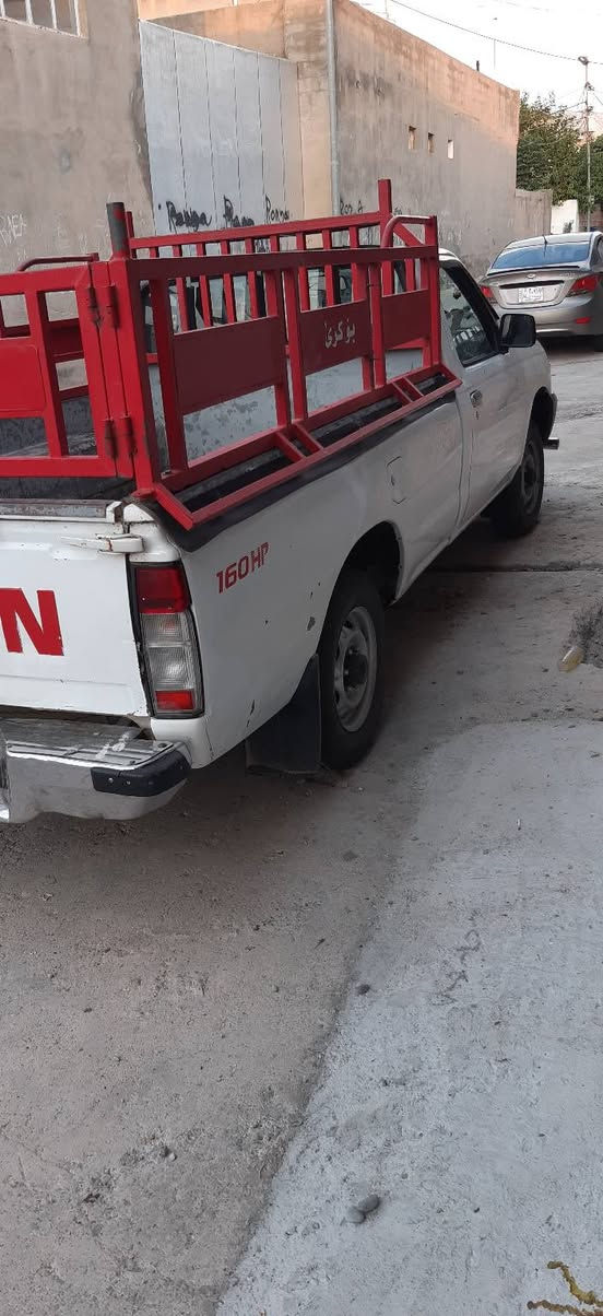 پیکپ نیسان مۆدێل 2001 باوەر  دوو پارجە بۆیاخ کیر مەکینە شانسی بەشەرت هەرچوار تایە نوێ پێشی تازە گۆراوە هەموی بەشەرت جرکەی تیانیە سەنەوی بەسەر جووە  (تەنها فرۆشتن )*********** أربيل, العراق
